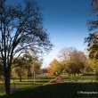 Le petit train touristique de Briare-le-Canal. Traversée par les canaux, Briare est une petite ville, du Loiret, fleurie pleine de charme au bord de la Loire. Epoque prospère où Briare était un important carrefour batelier de la Loire et des canaux mais également un site industriel produisant des perles, des boutons et de la mosaïque… Aujourd’hui les bâtiments témoignent de ce riche passé.