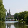 Le petit train touristique de Briare-le-Canal. Traversée par les canaux, Briare est une petite ville, du Loiret, fleurie pleine de charme au bord de la Loire. Epoque prospère où Briare était un important carrefour batelier de la Loire et des canaux mais également un site industriel produisant des perles, des boutons et de la mosaïque… Aujourd’hui les bâtiments témoignent de ce riche passé.